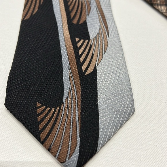 Vitaliano Italy Men's 100% Silk Classic Tie - Picture 2 of 9